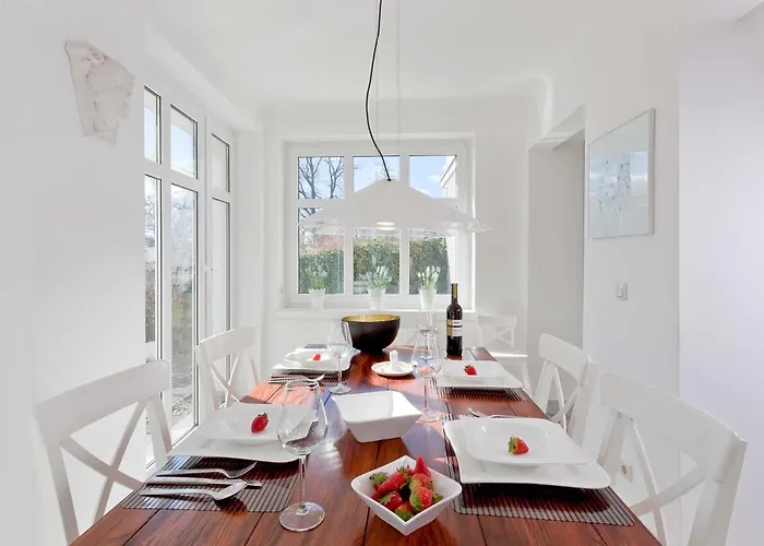 Jahnke Apartment *